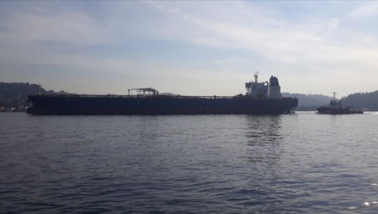 Dev petrol gemisi İstanbul Boğazı’ndan geçti