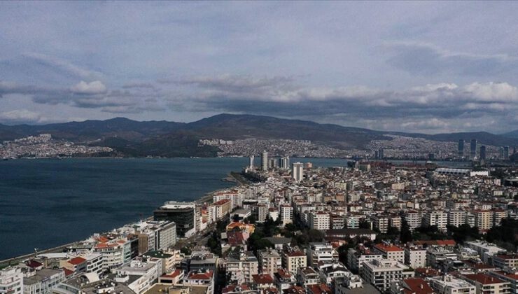 İzmir’de art arda depremler