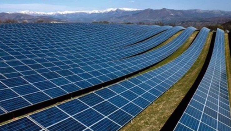 “Made in Türkiye” damgalı güneş panelleri üretim bandından iniyor
