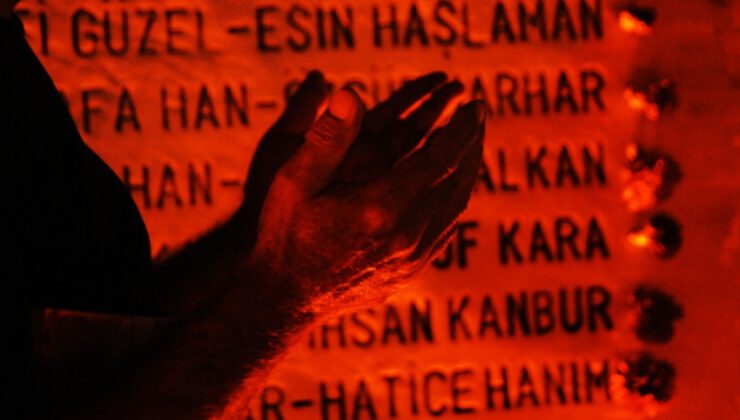 Marmara depreminde yaşamını yitirenler törenle anıldı